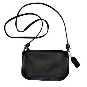 Vintage 80s/90s Leather COACH Basic Black Small Crossbody Purse 8x5 inches